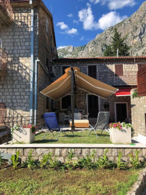 Kotor apartments, Ljuta